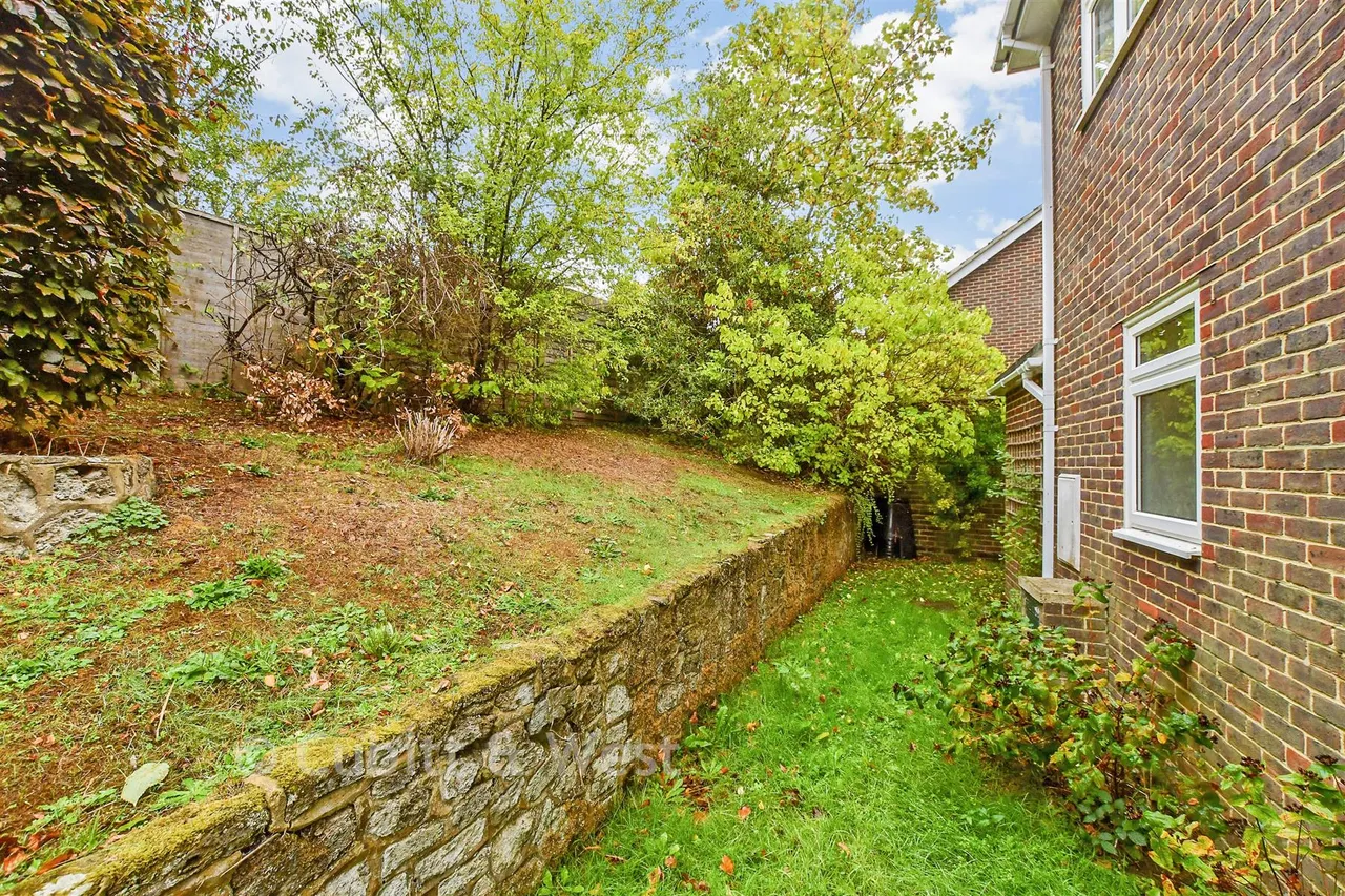 St. Mary's Close, Pulborough, RH20, photo 12