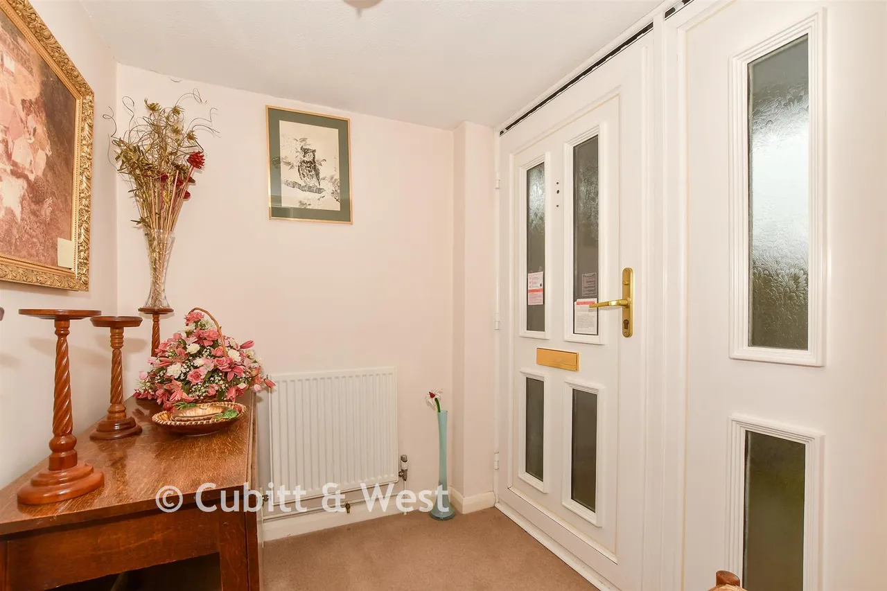 St. Mary's Close, Pulborough, RH20, photo 2