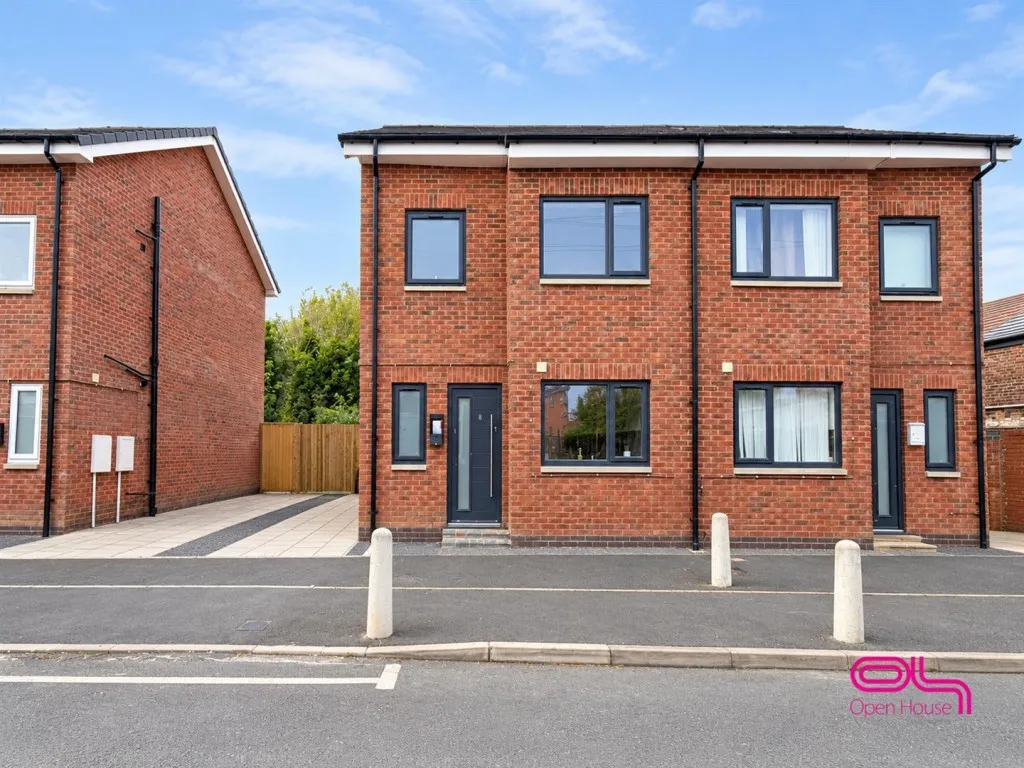 4 bed house to rent, Roxburgh Street, Manchester, M18