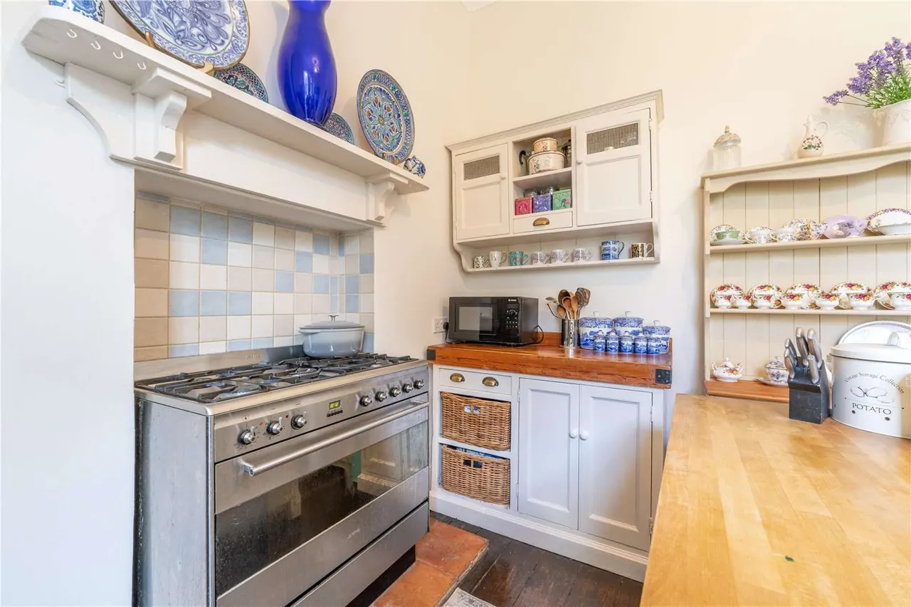 Sheen Road, Richmond, Surrey, TW10 5AN, photo 9