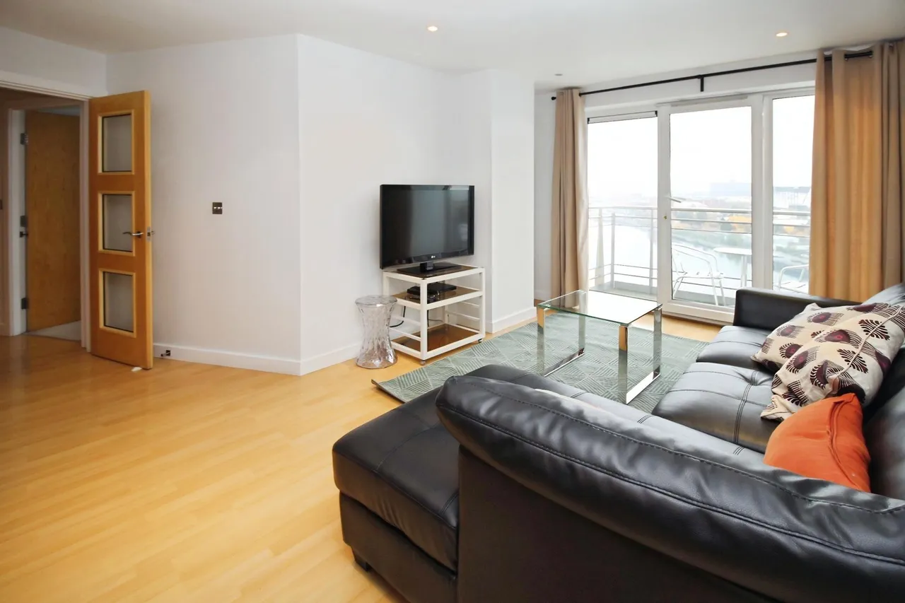 Imperial Point, Salford Quays, M50, photo 2