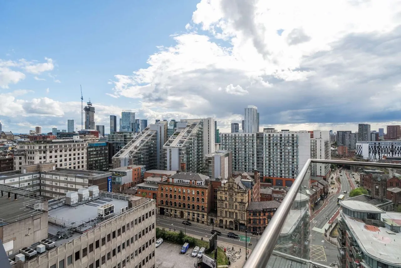 2 bed flat for sale, New Kings Head Yard, Salford, M3