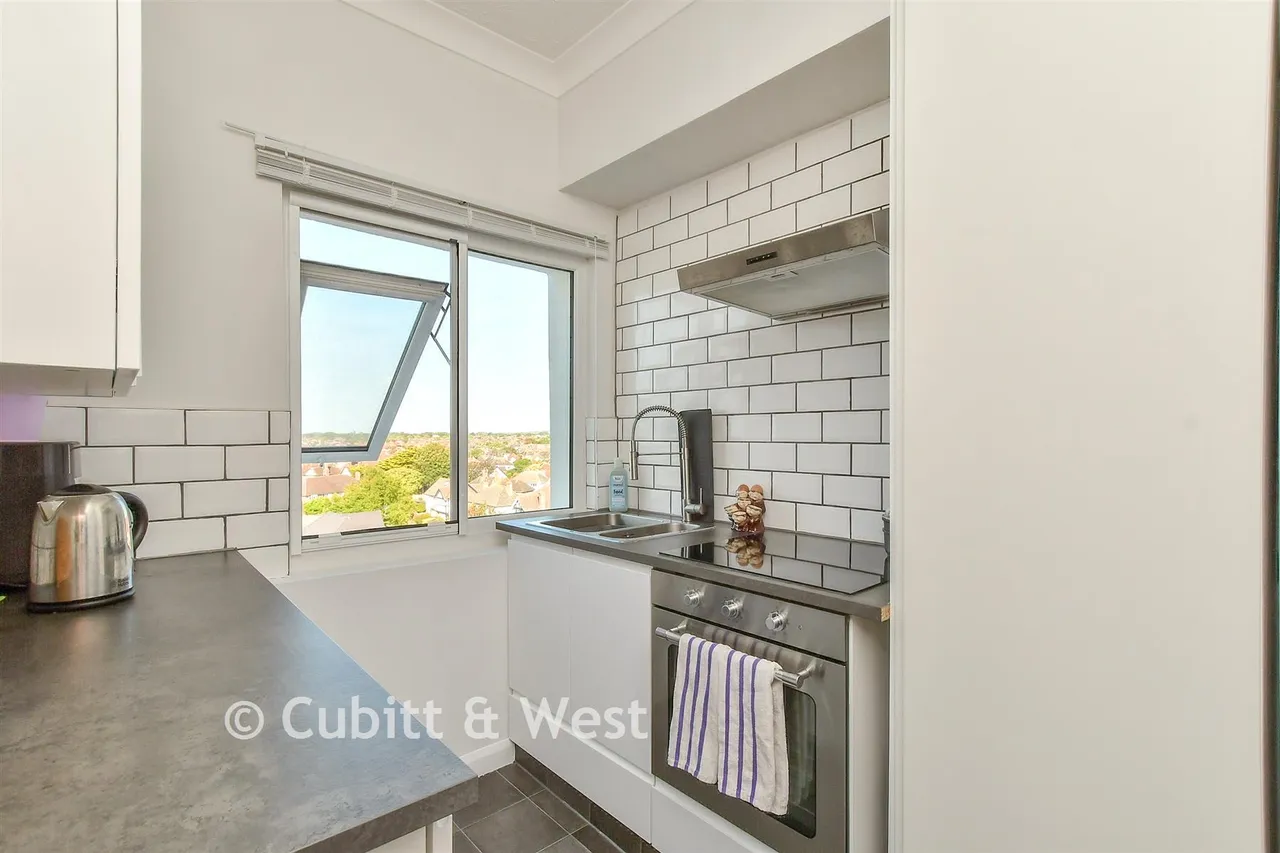 Grand Avenue, Worthing, BN11, photo 6
