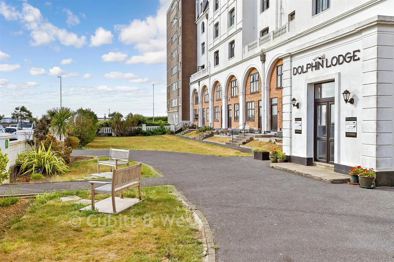 Grand Avenue, Worthing, BN11, photo 12