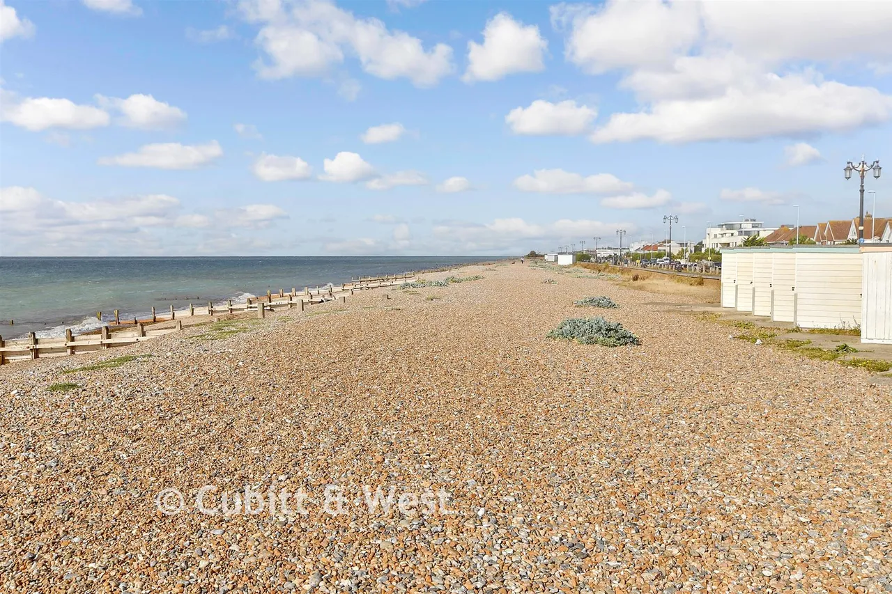 Grand Avenue, Worthing, BN11, photo 15