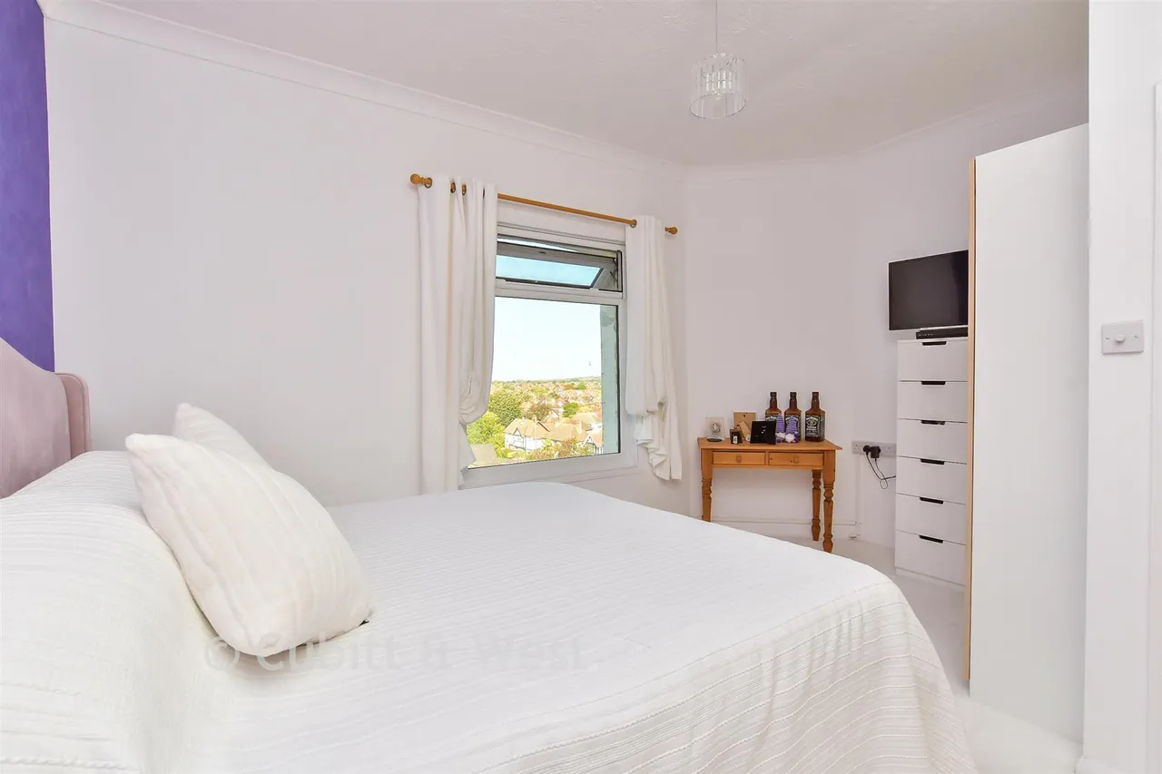 Grand Avenue, Worthing, BN11, photo 10