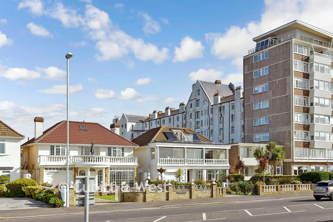 Grand Avenue, Worthing, BN11, photo 13