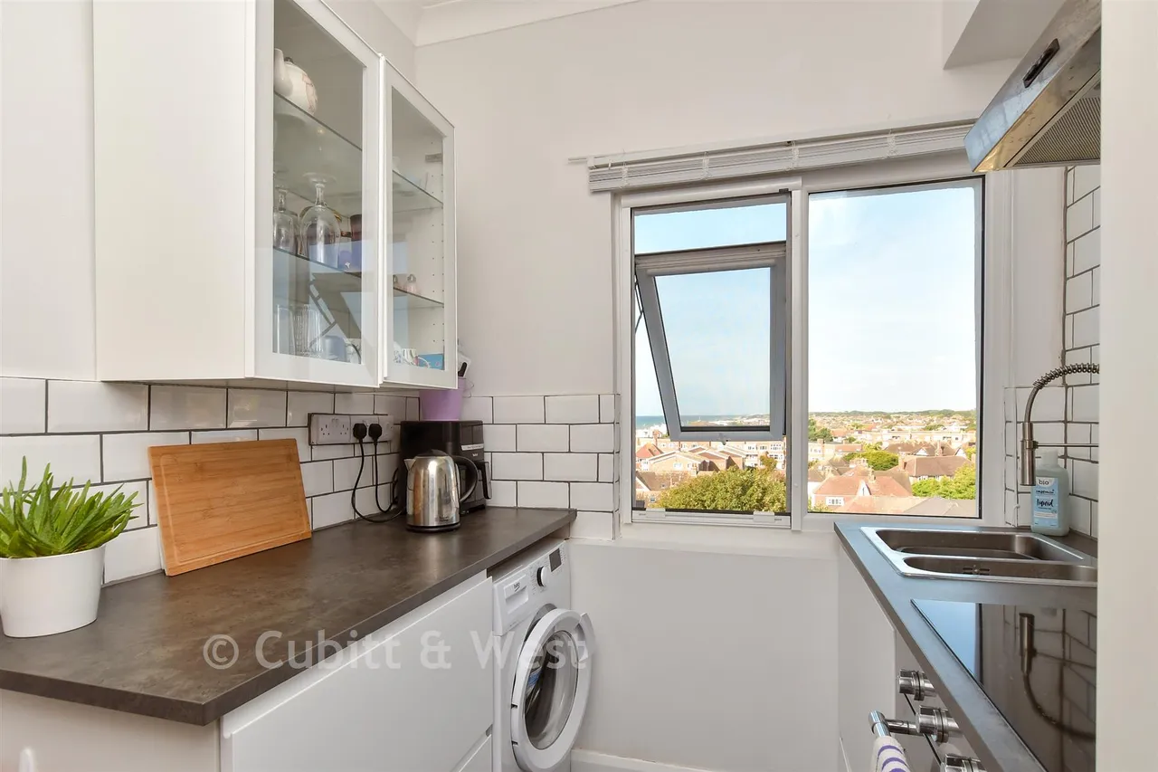 Grand Avenue, Worthing, BN11, photo 7