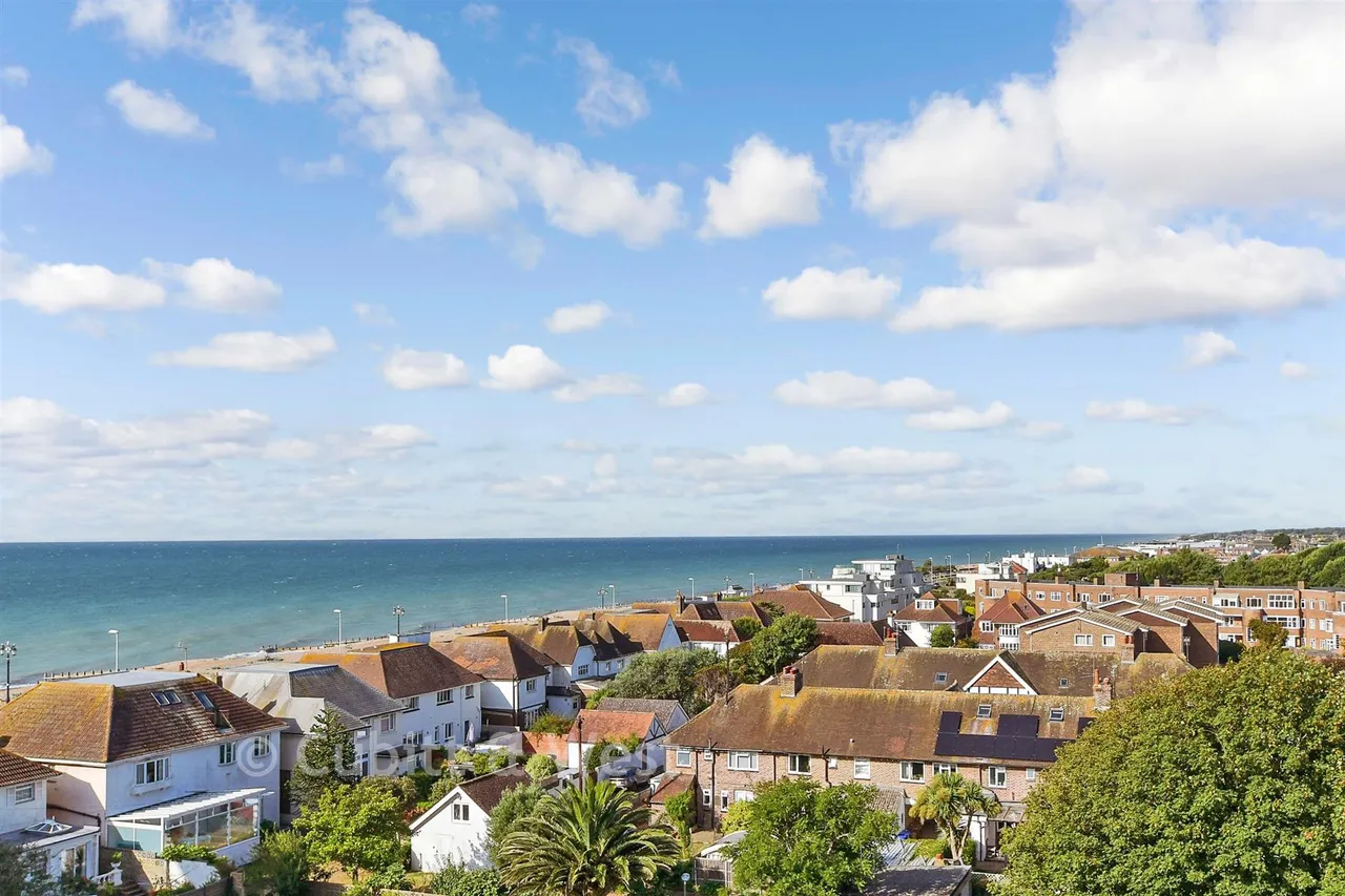 Grand Avenue, Worthing, BN11, photo 2