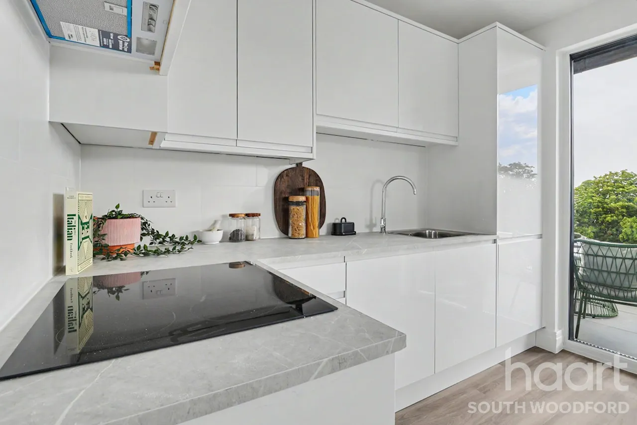 Churchfields, London, E18, photo 9