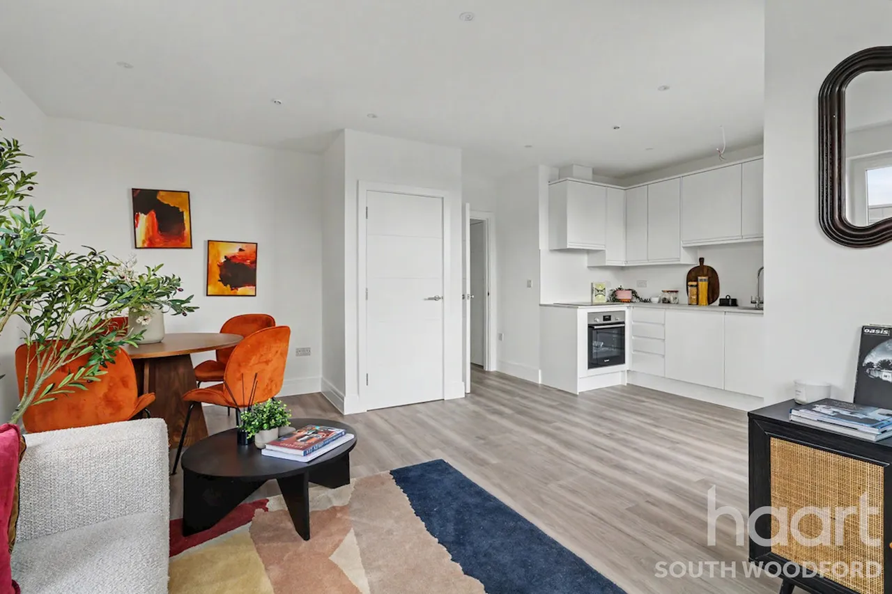 1 bed flat for sale, Churchfields, London, E18
