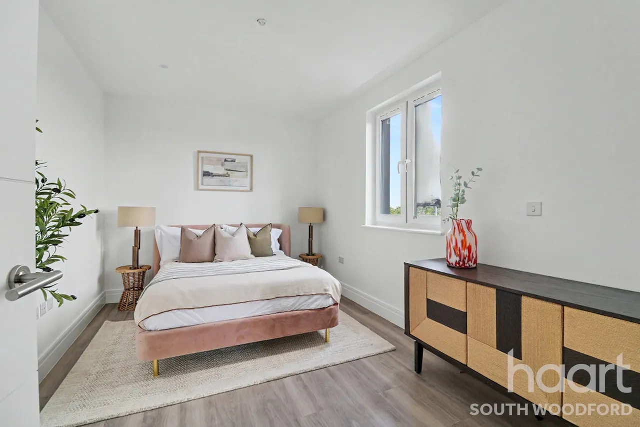 Churchfields, London, E18, photo 4