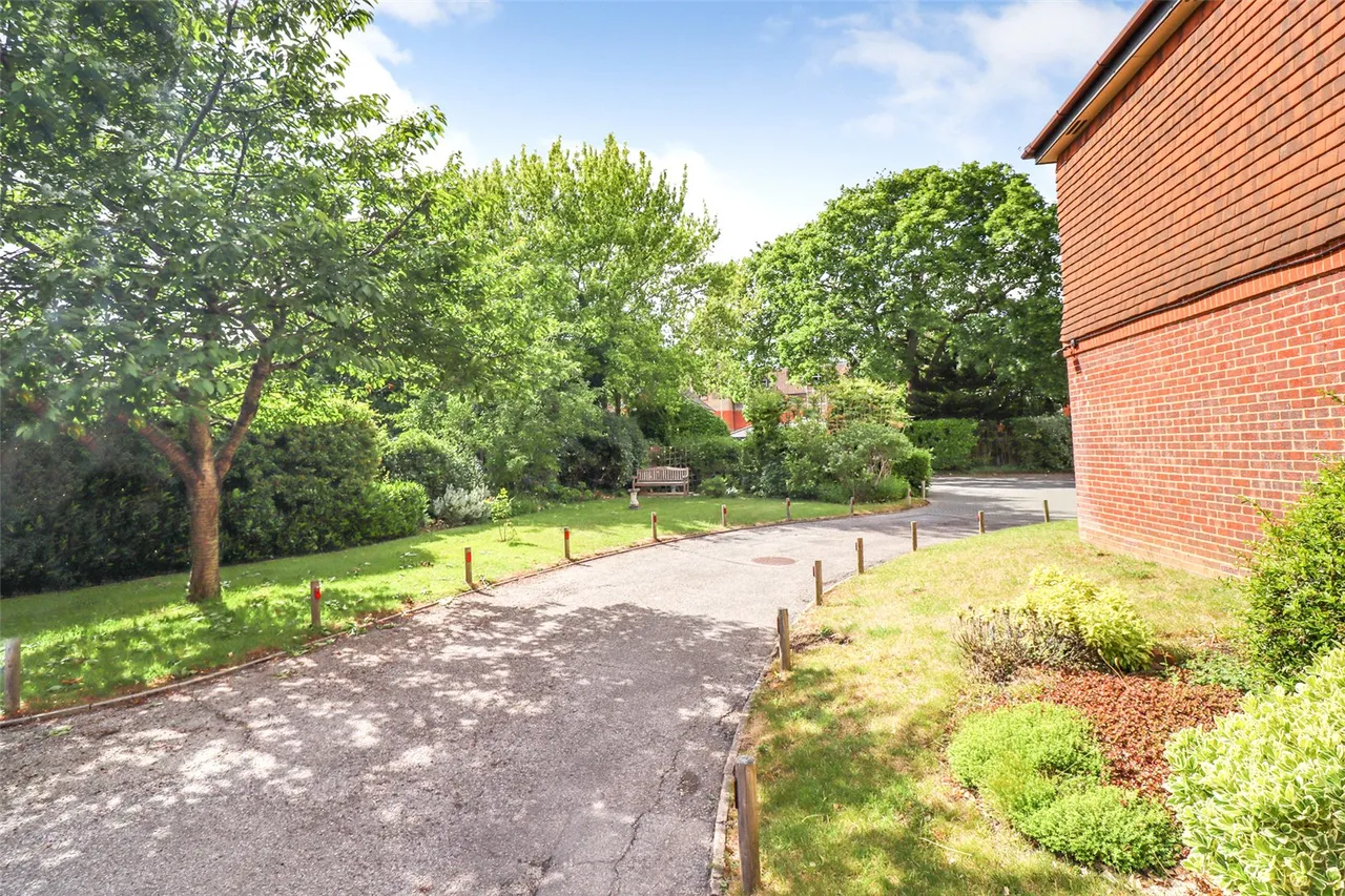 Clarence Road, Fleet, Hampshire, GU51 3XS, photo 4