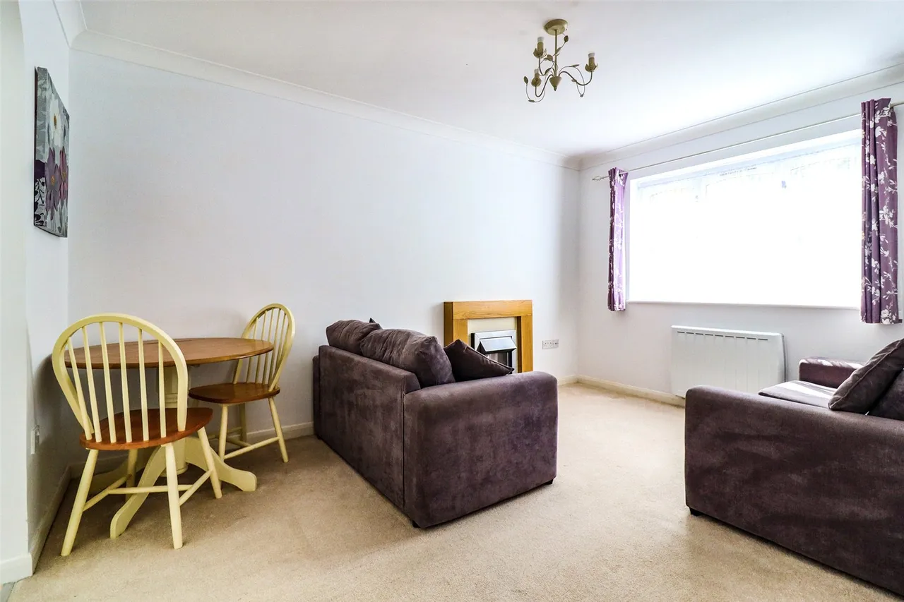Clarence Road, Fleet, Hampshire, GU51 3XS, photo 2