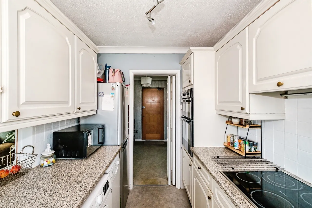 Fontwell Close, Rustington, BN16, photo 6