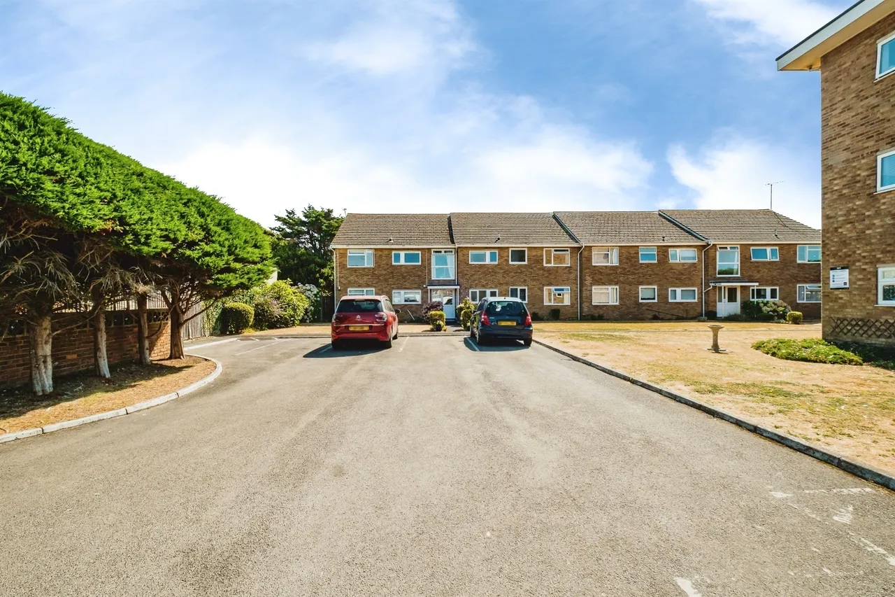 Fontwell Close, Rustington, BN16, photo 13