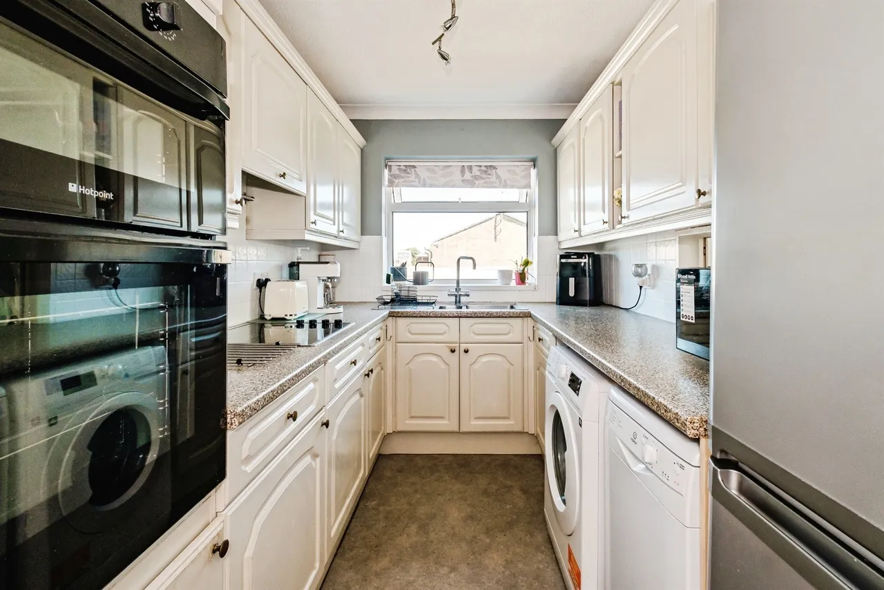 Fontwell Close, Rustington, BN16, photo 5