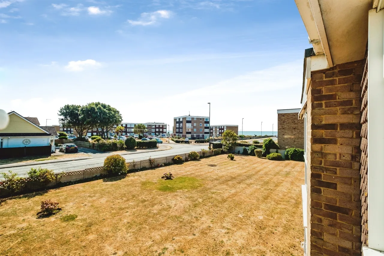 Fontwell Close, Rustington, BN16, photo 14