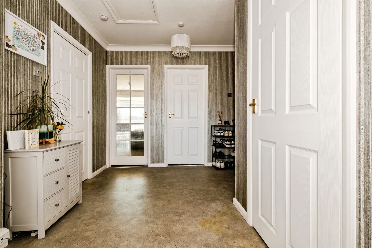 Fontwell Close, Rustington, BN16, photo 10