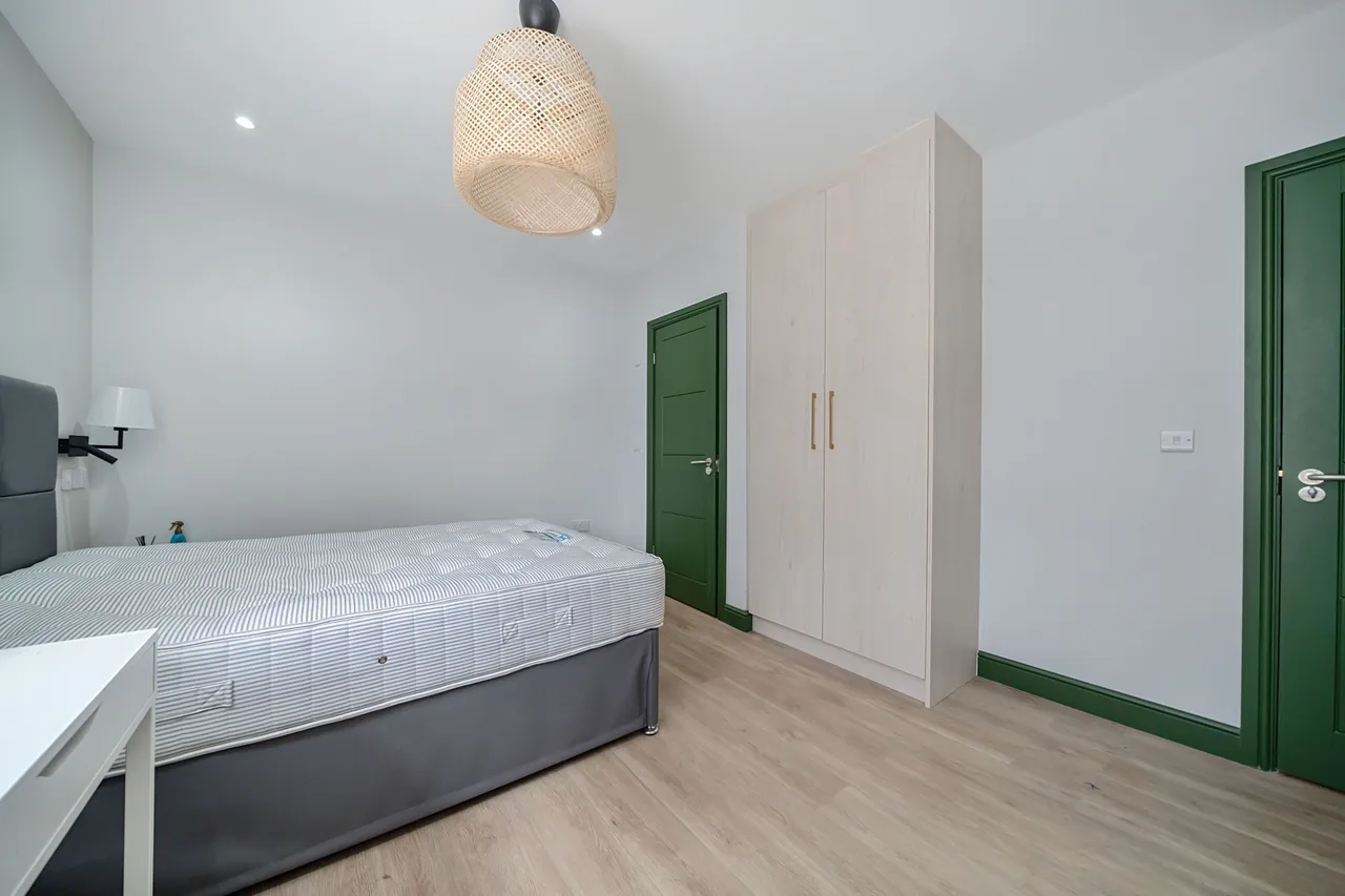 Room 1, Flat A, 152 Clapham High Street, London, photo 12