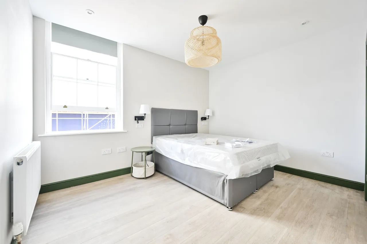 flat to rent — Room 1, Flat A, 152 Clapham High Street, London