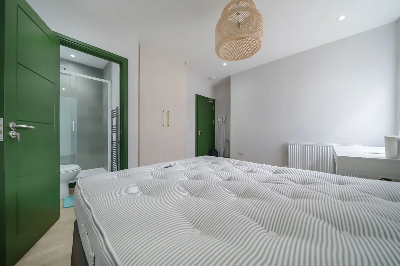 Room 1, Flat A, 152 Clapham High Street, London, photo 11