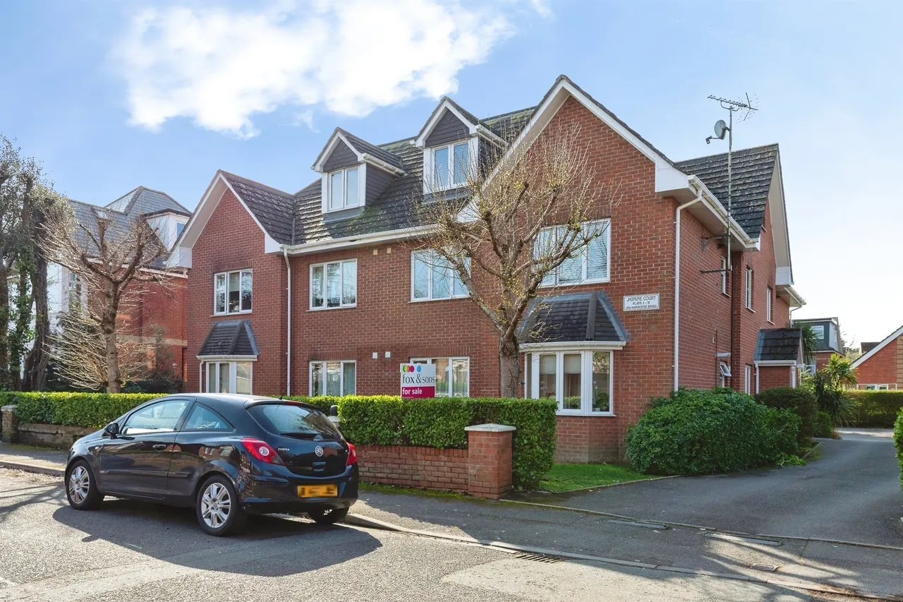 2 bed flat for sale — Hamilton Road, Bournemouth