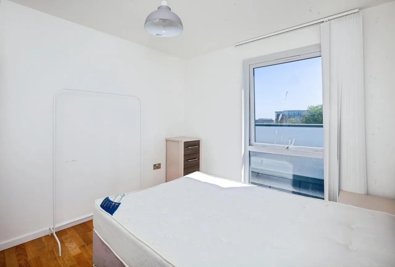 Bath Road, Slough, SL1, photo 13