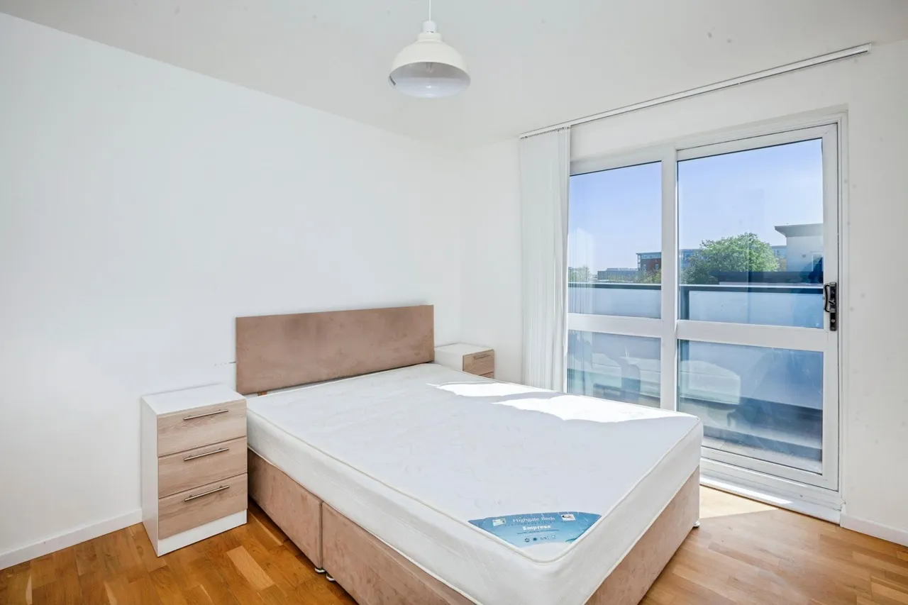Bath Road, Slough, SL1, photo 6