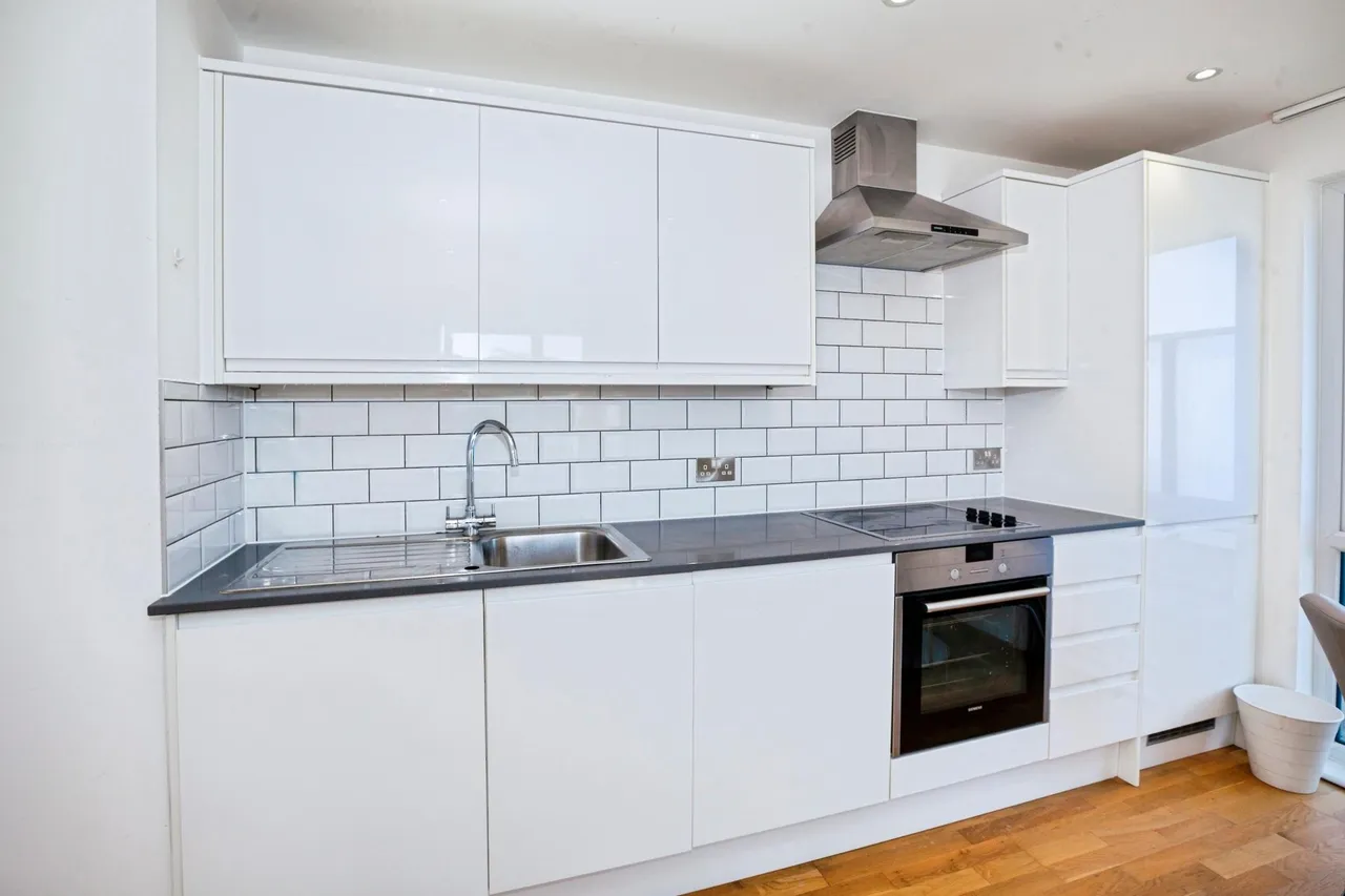 Bath Road, Slough, SL1, photo 9