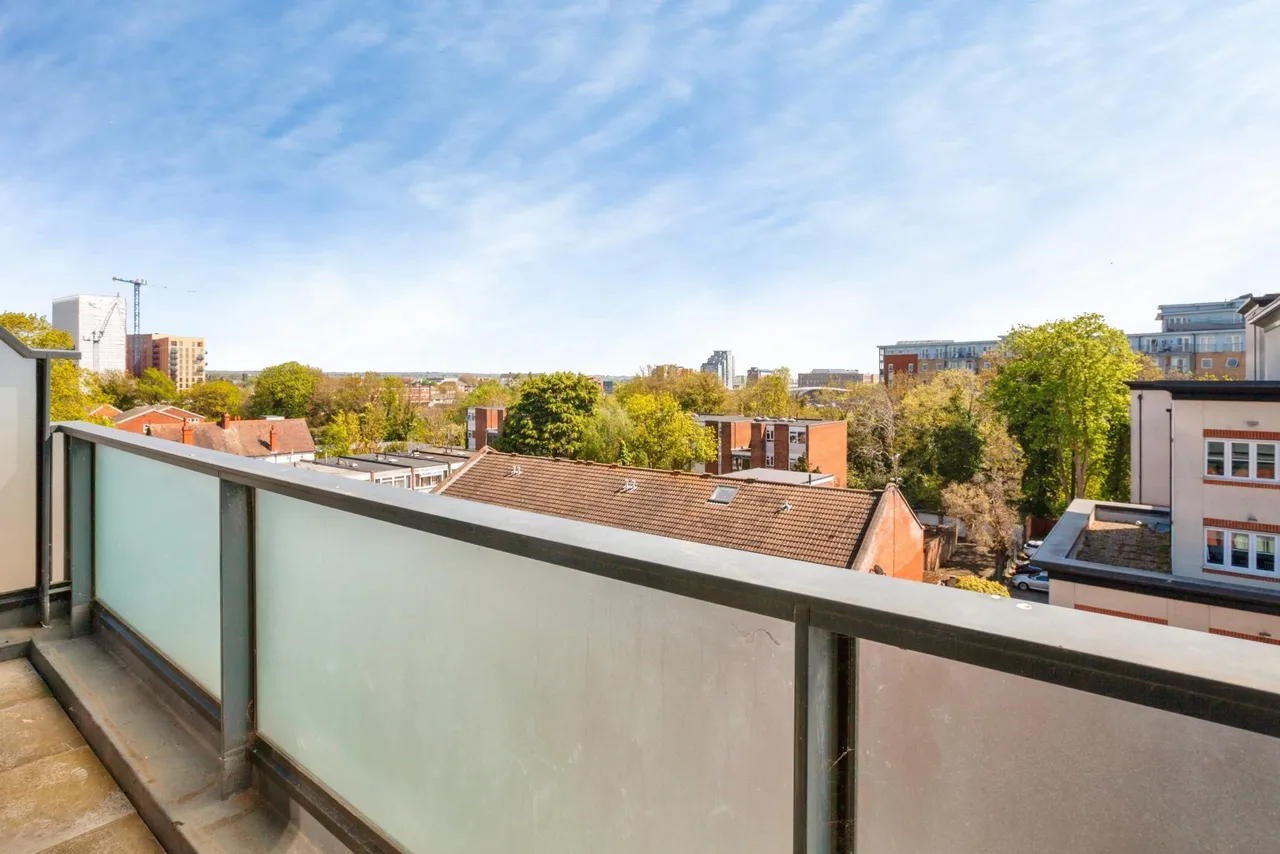 Bath Road, Slough, SL1, photo 15