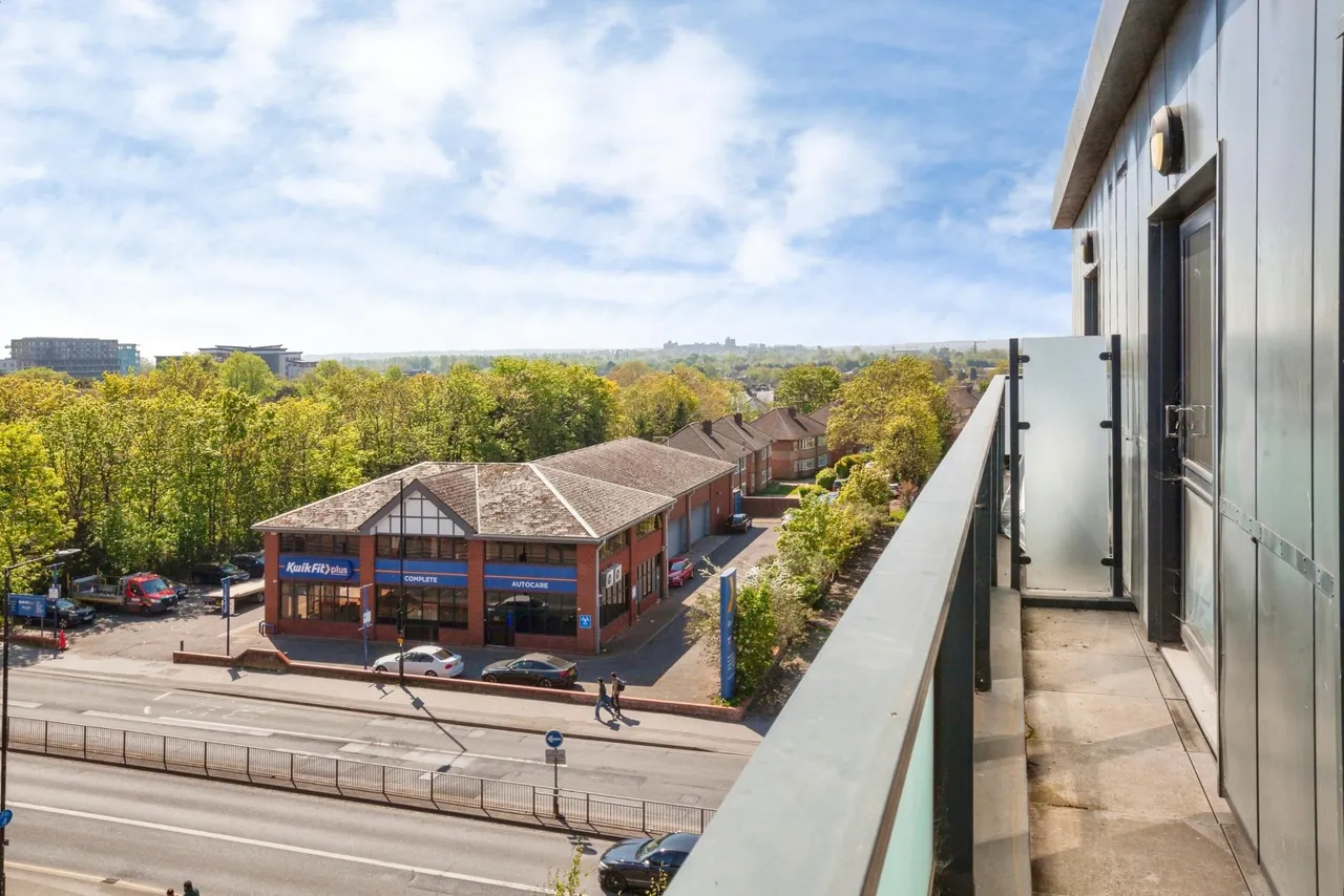 Bath Road, Slough, SL1, photo 4
