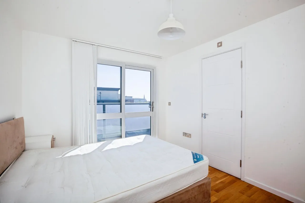 Bath Road, Slough, SL1, photo 11