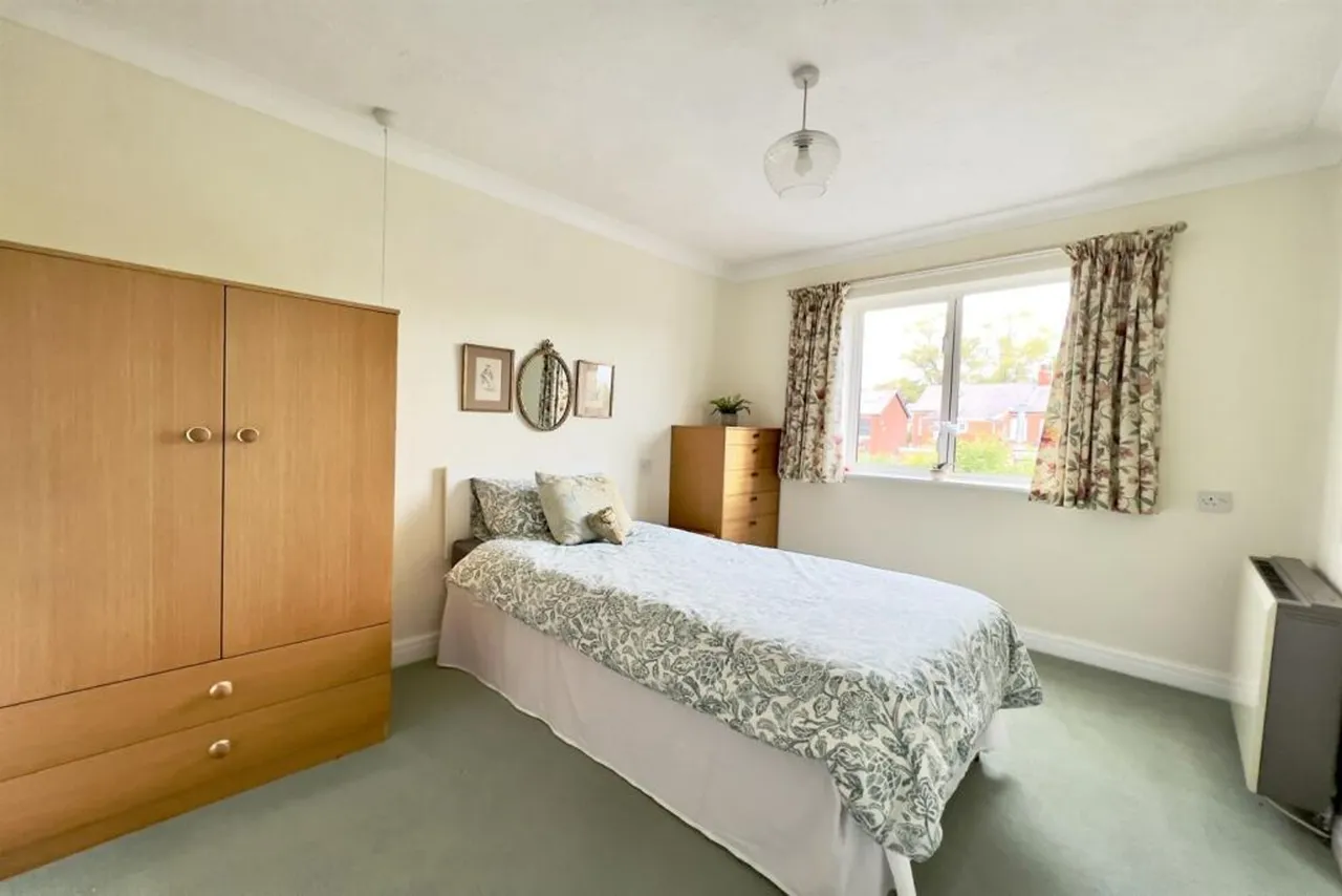 Cedarwood Legh Close, Stockport, photo 8