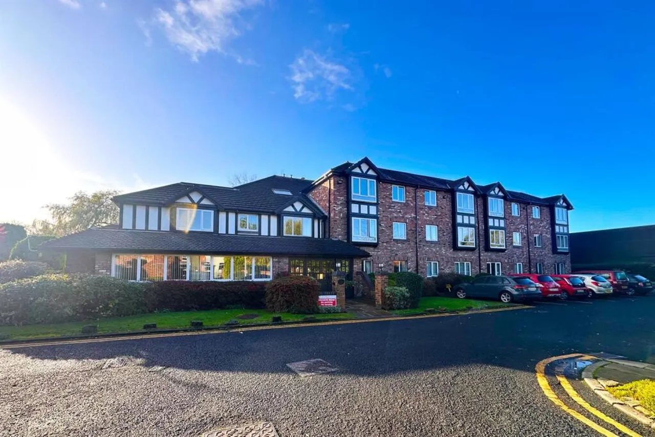 1 bed flat for sale, Cedarwood Legh Close, Stockport