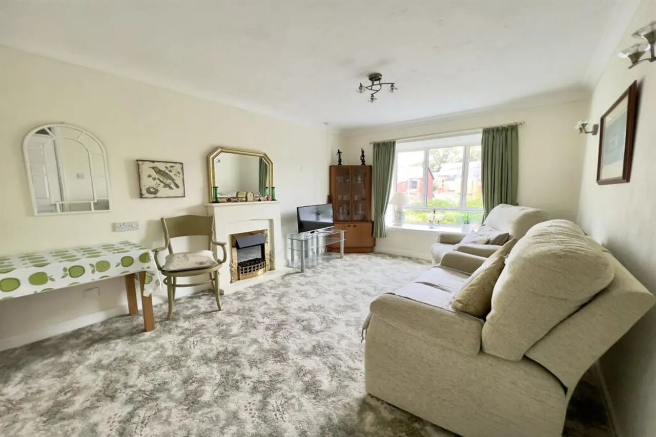 Cedarwood Legh Close, Stockport, photo 2