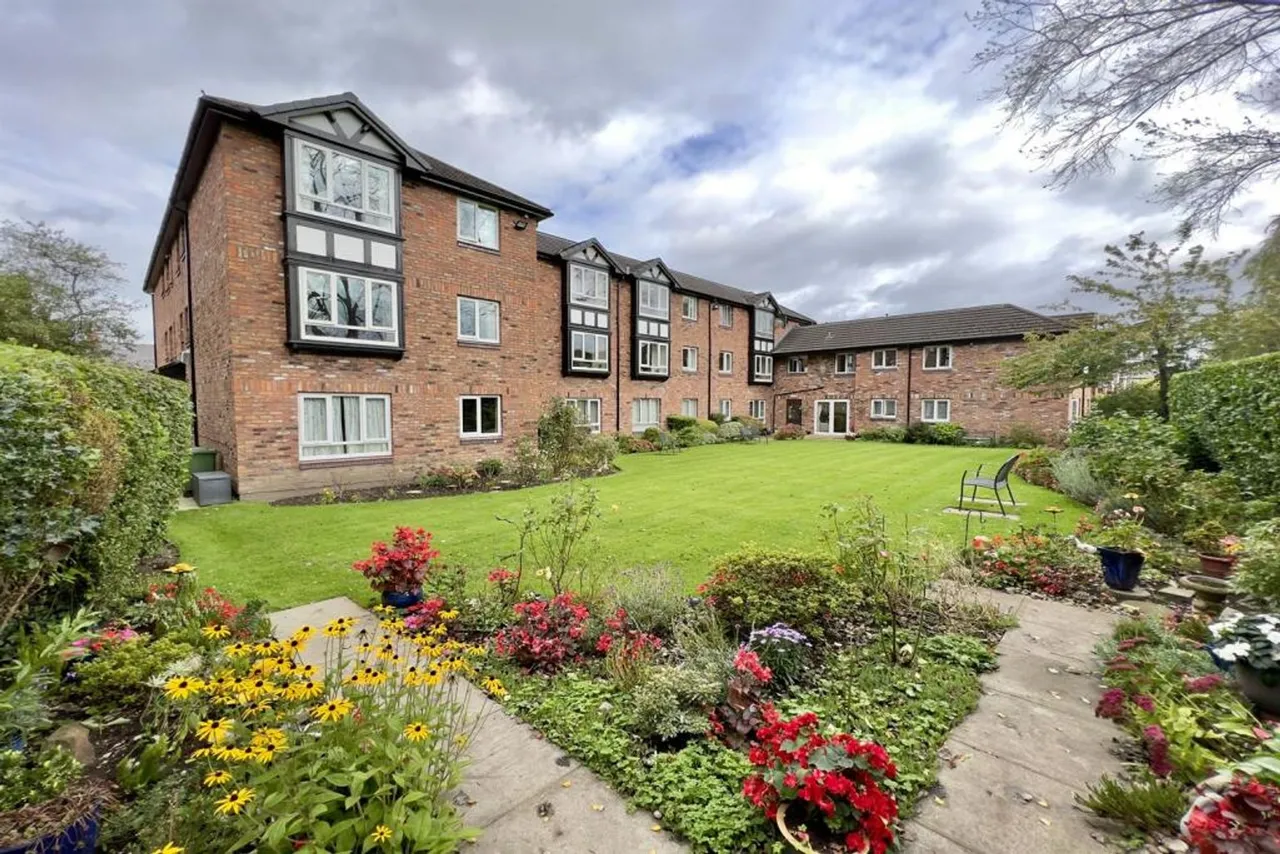 Cedarwood Legh Close, Stockport, photo 4