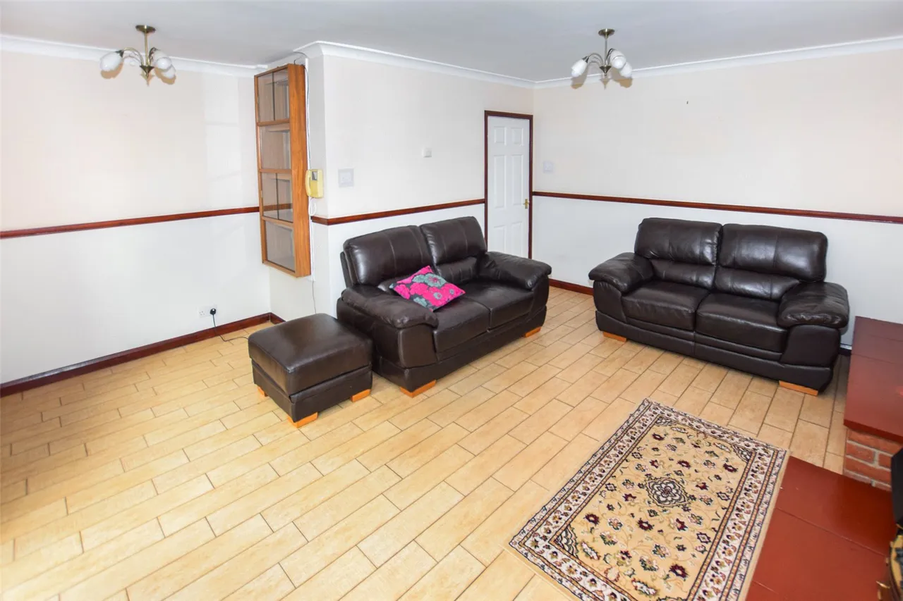 Belmont Close, Farnborough, Hampshire, GU14 8RU, photo 5