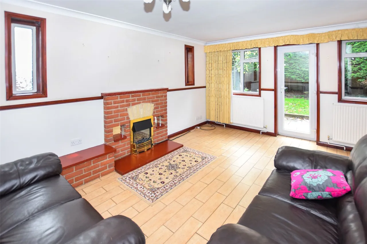 Belmont Close, Farnborough, Hampshire, GU14 8RU, photo 2