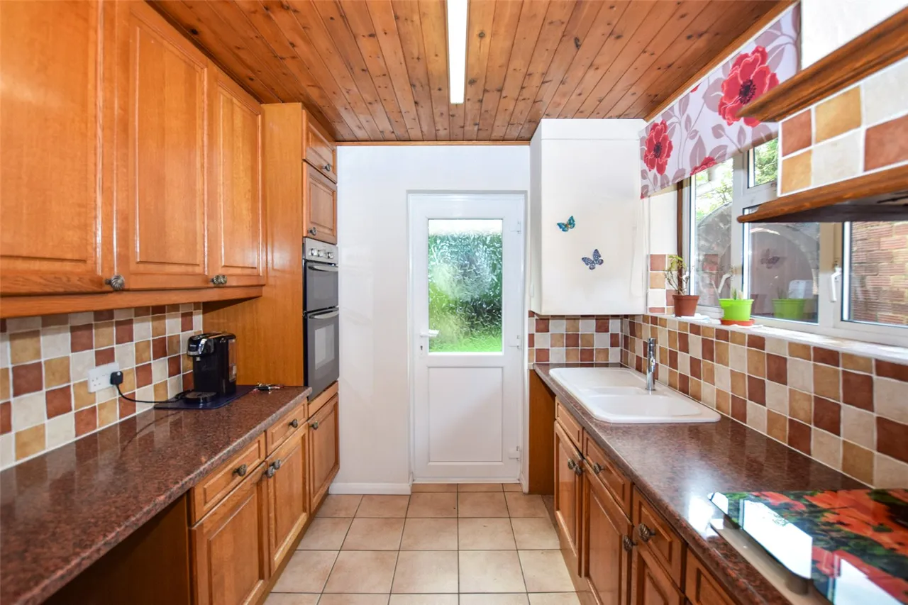 Belmont Close, Farnborough, Hampshire, GU14 8RU, photo 3