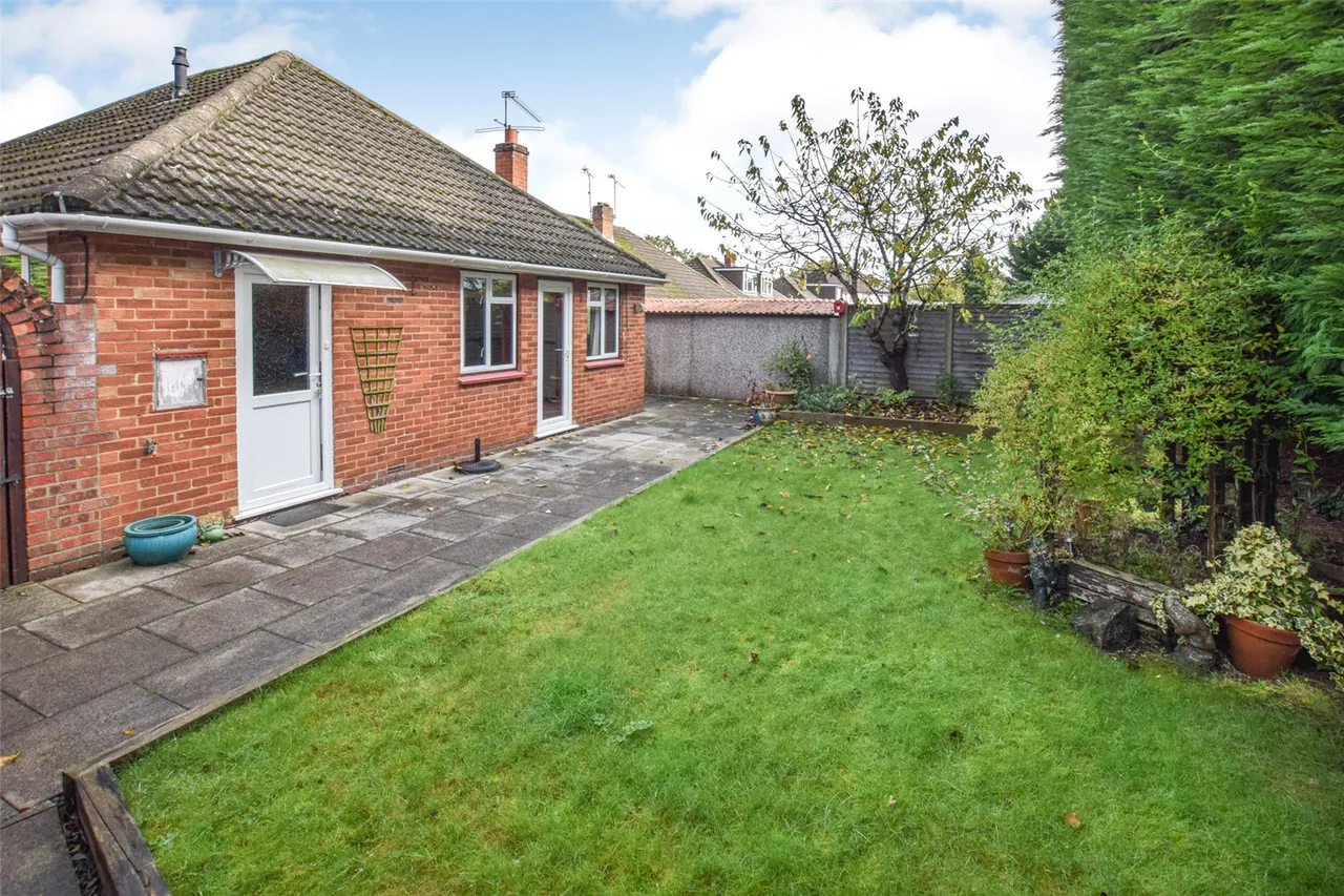 Belmont Close, Farnborough, Hampshire, GU14 8RU, photo 12