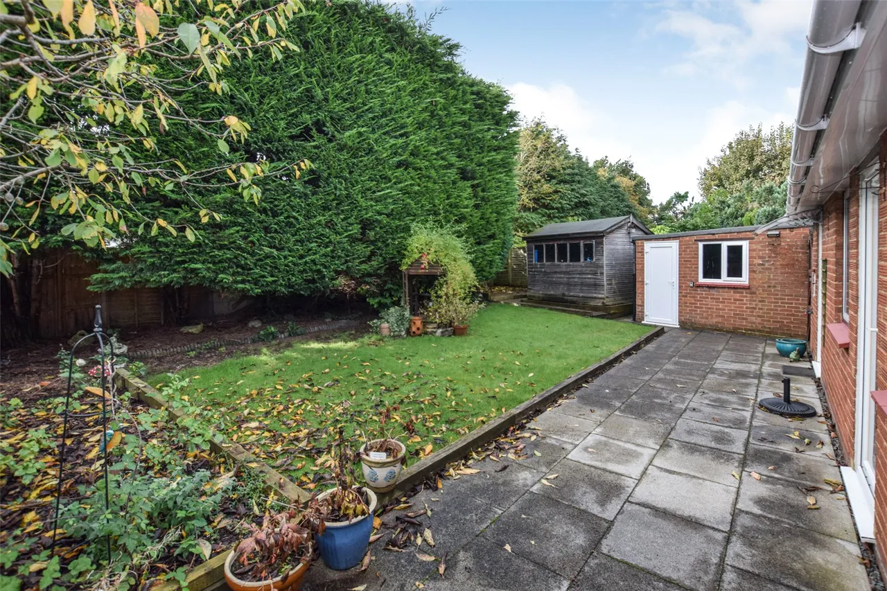 Belmont Close, Farnborough, Hampshire, GU14 8RU, photo 15