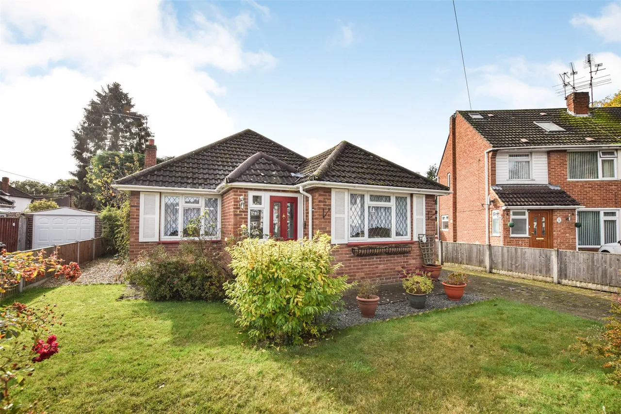 3 bed house for sale — Belmont Close, Farnborough, Hampshire, GU14 8RU