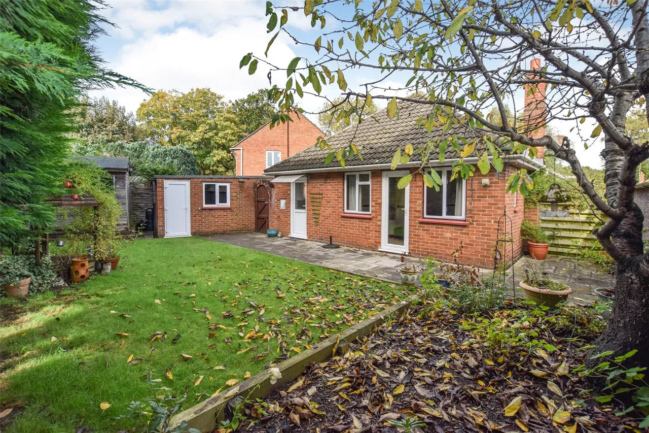 Belmont Close, Farnborough, Hampshire, GU14 8RU, photo 4