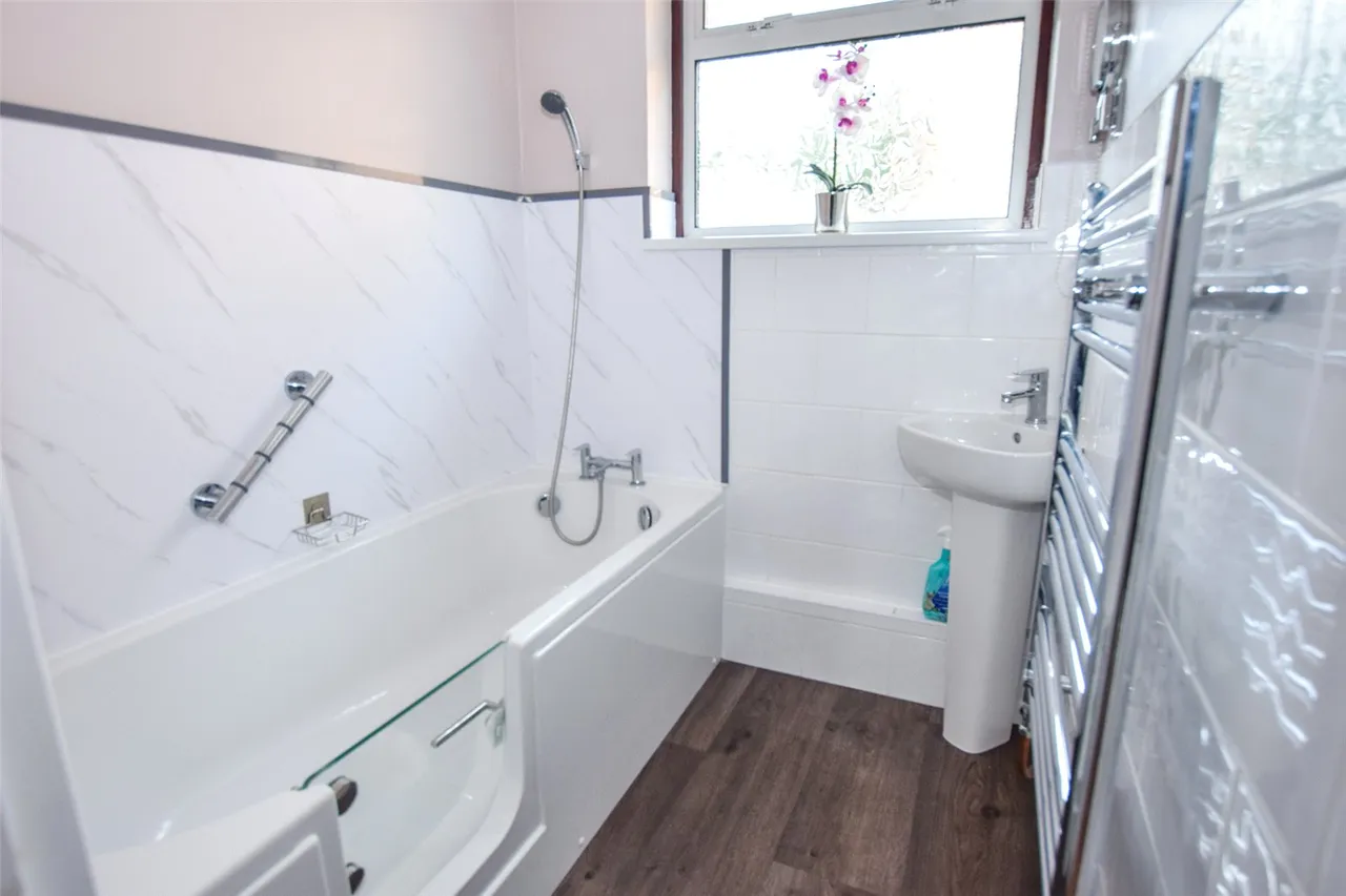 Belmont Close, Farnborough, Hampshire, GU14 8RU, photo 8