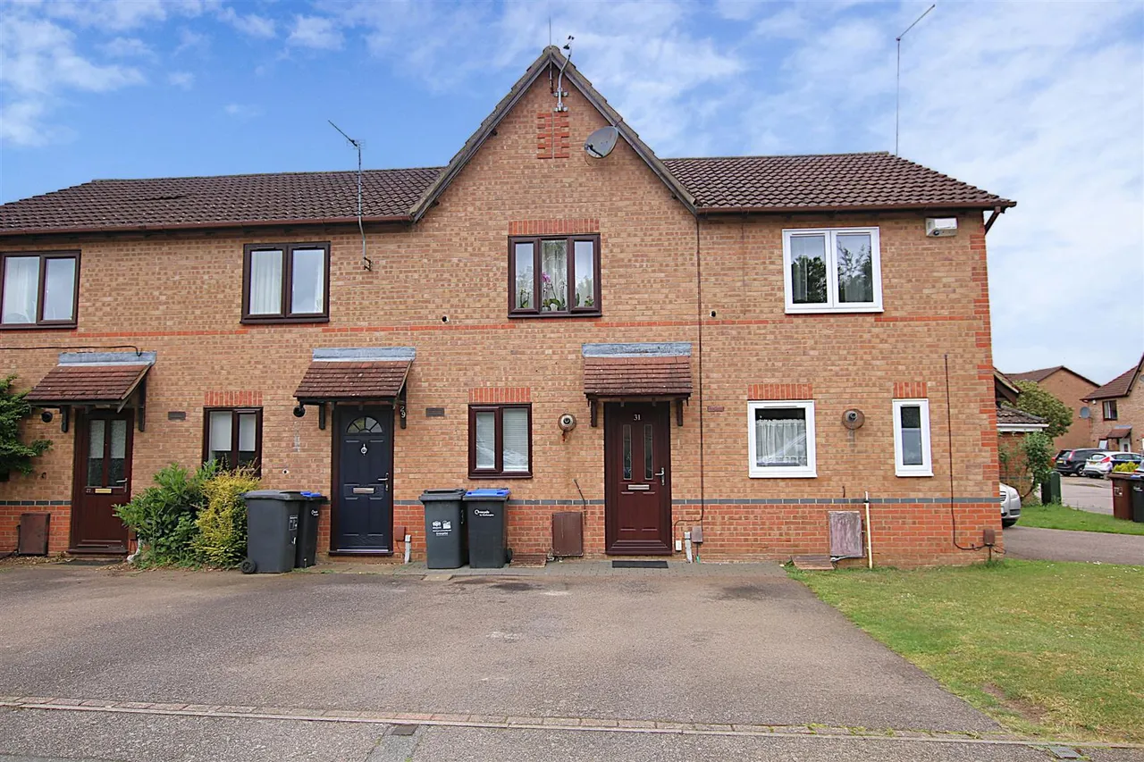 2 bed house for sale — Lindisfarne Way, East Hunsbury