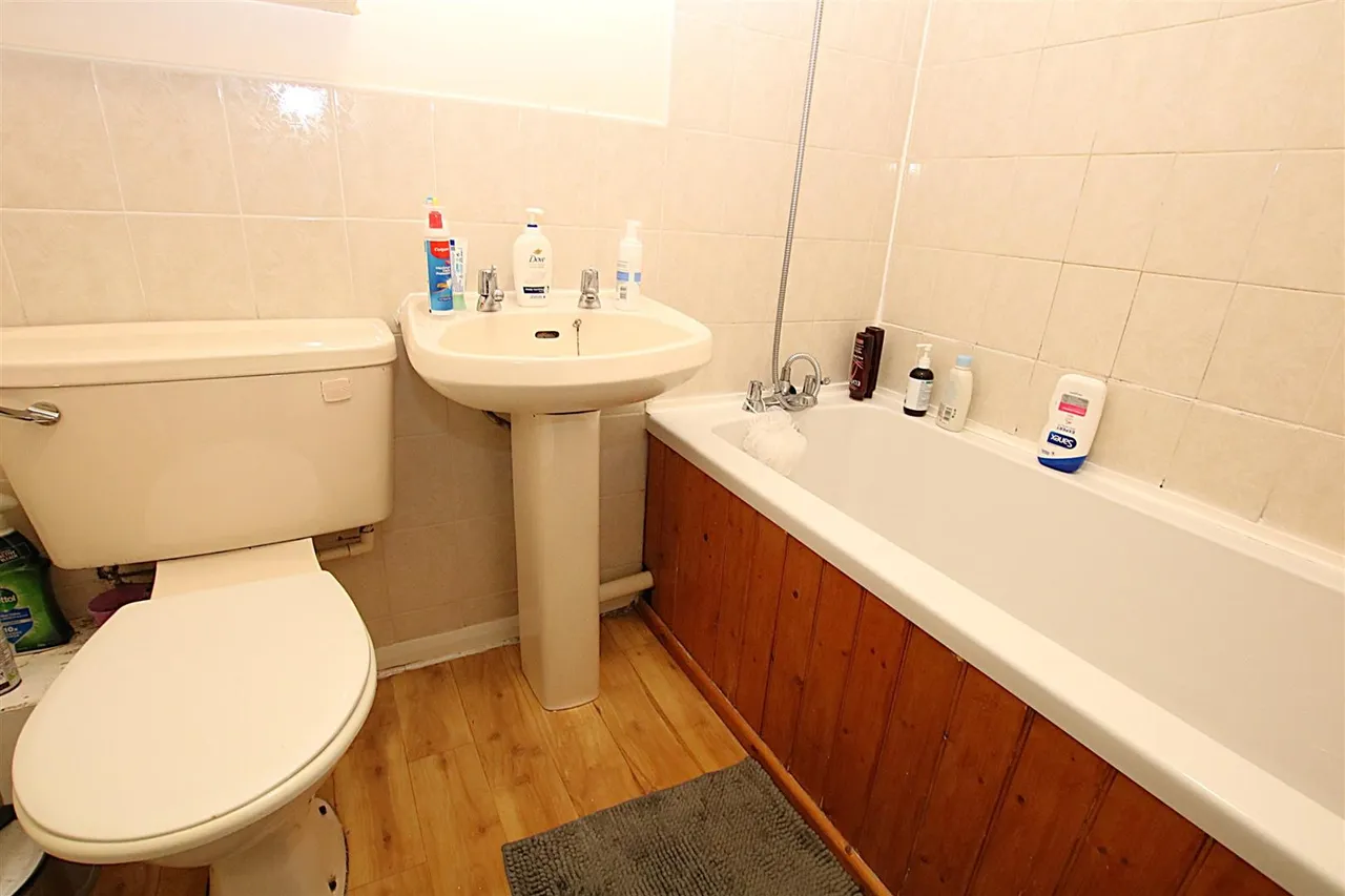 Lindisfarne Way, East Hunsbury, photo 7