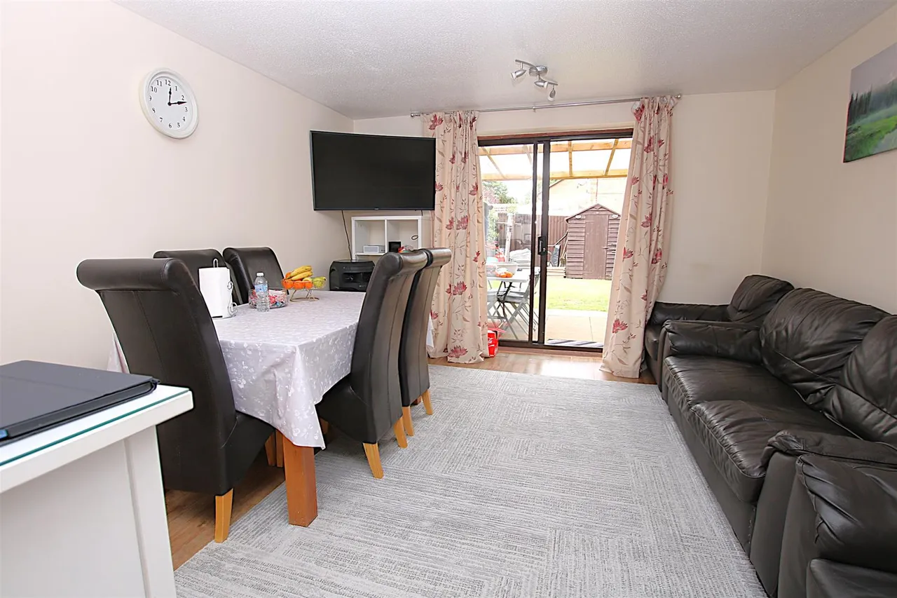 Lindisfarne Way, East Hunsbury, photo 2