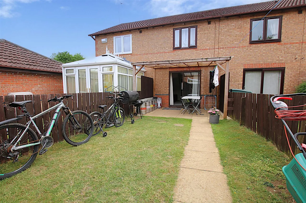Lindisfarne Way, East Hunsbury, photo 10