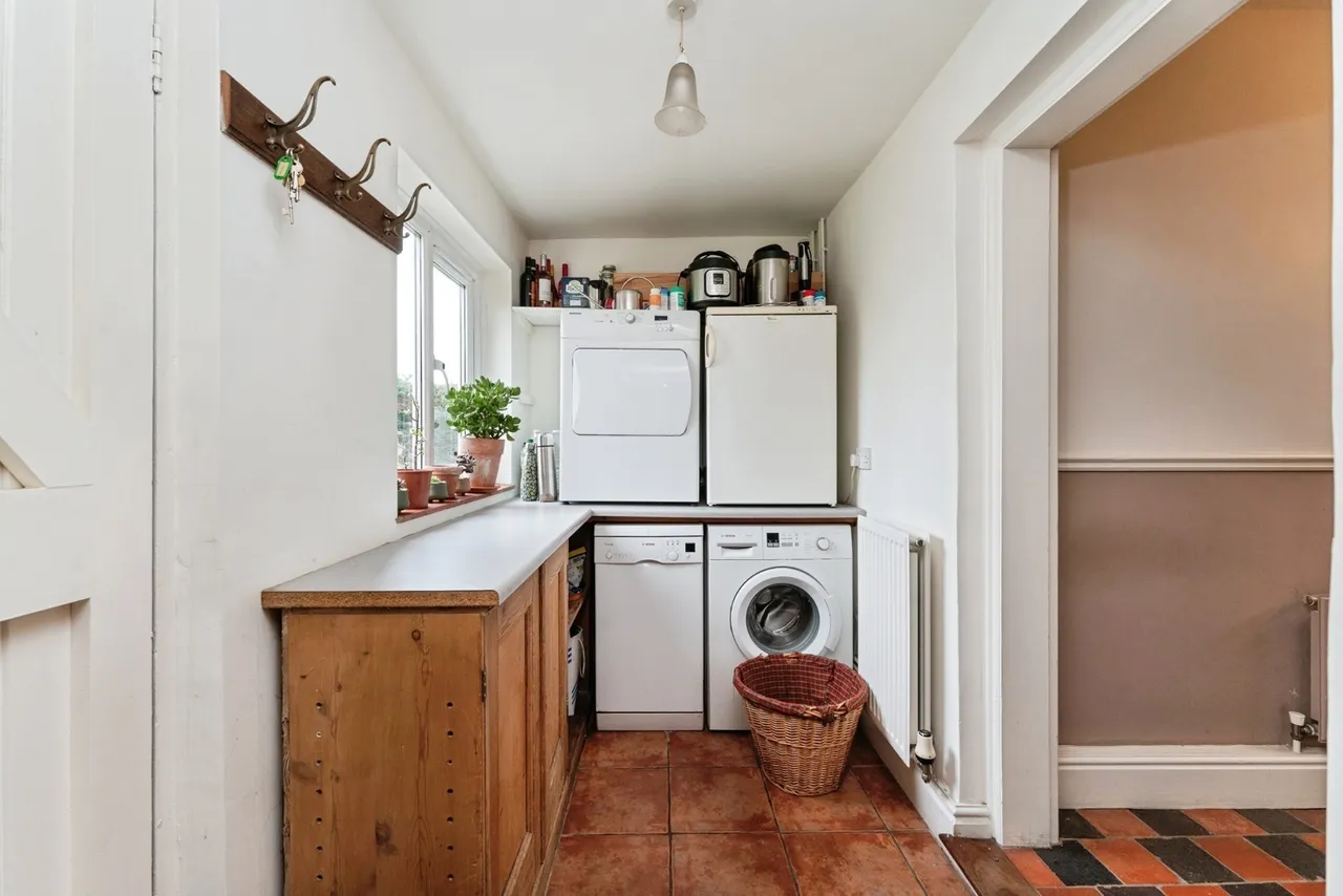 High Street, Haddenham, CB6, photo 11